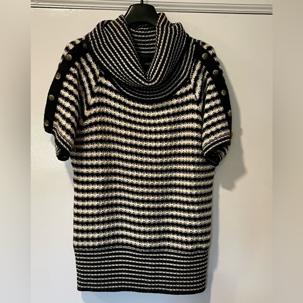 EUC- Sweater with chunky tortoise buttons